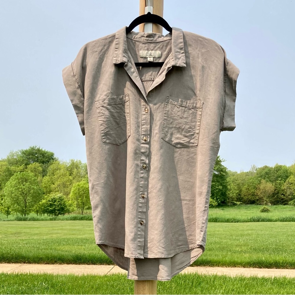 THREAD+SUPPLY:  Women’s linen rayon blend button down top in a size small.